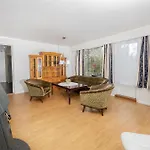 5 Bedroom Pet Friendly In
